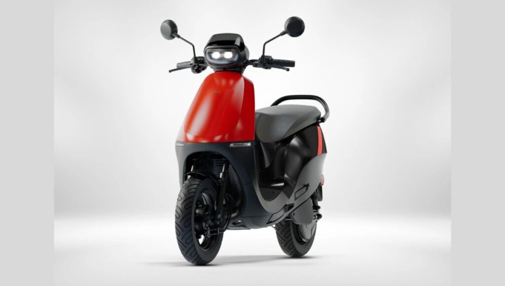 Top 3 Fast-Charging Electric Scooters 2025: Ola S1 Pro, Ather 450X And TVS iQube with 140-180 km Range