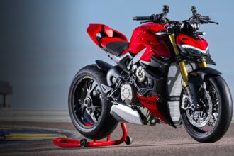 Ducati Streetfighter V4 2025: Raw Power with 13.2 kmpl Mileage And ₹22 Lakh Price Tag