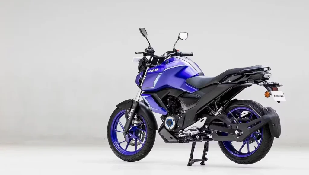 Yamaha FZS-FI Hybrid: Stylish, Sporty Ride with 65 km/l Mileage at ₹1.22 Lakh