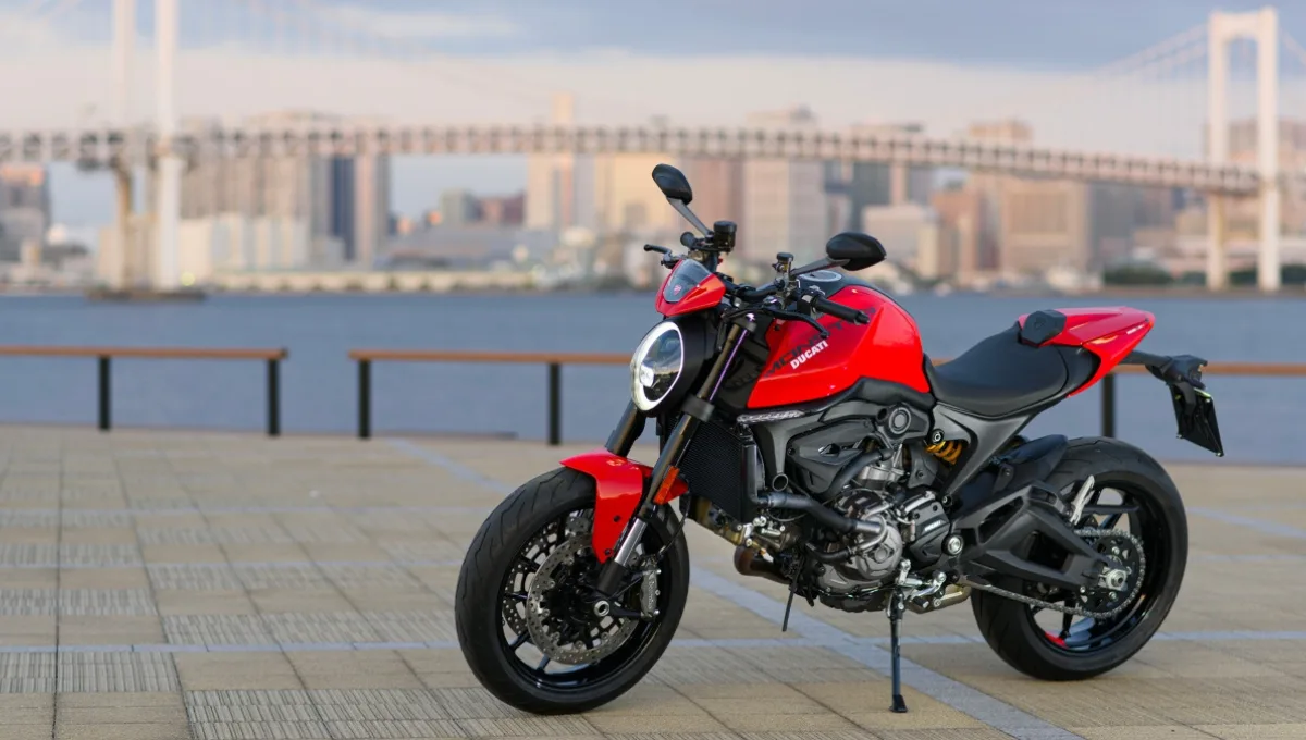 Ducati Monster: The Ultimate Sports Naked Bike with 18.9 kmpl Mileage and Price Starting at ₹12.95 Lakh