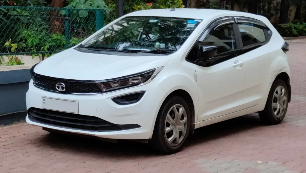 Tata Altroz: Premium Hatchback with 19–23 kmpl Mileage, Price ₹6.30–10.51 Lakh