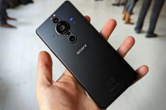 The design of the Sony Xperia Pro-I is high-end and robust. It weighs 211 grams and has dimensions of 166 x 72 x 8.9 mm, making it pleasant to grip.