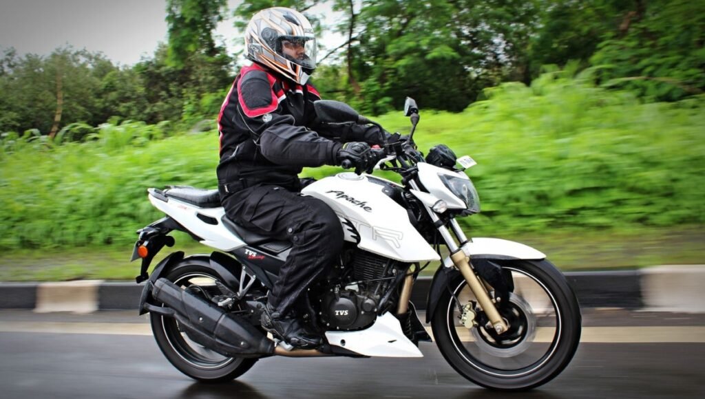 TVS Apache RTR 200 4V: The Perfect Blend of Speed, Style, and Smartness That Makes Every Ride Unforgettable