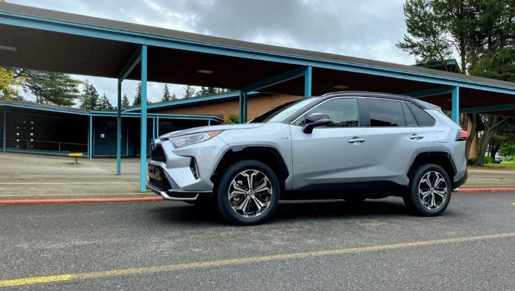 Toyota RAV4 Hybrid 2025: America’s Bestselling SUV Goes Hybrid-Only, Discover the Exciting Upgrades