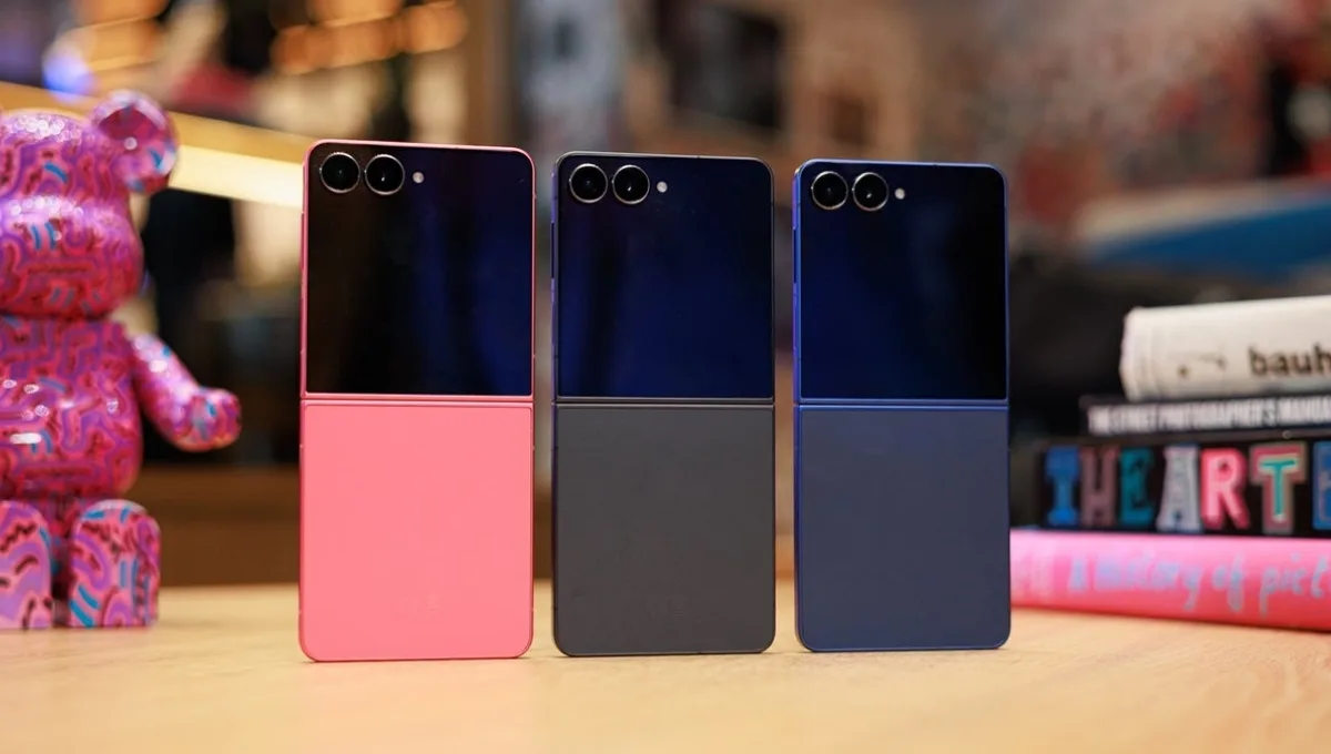 Samsung Galaxy Z Flip7 FE Review 2025: Design, Display, Performance, Battery Features