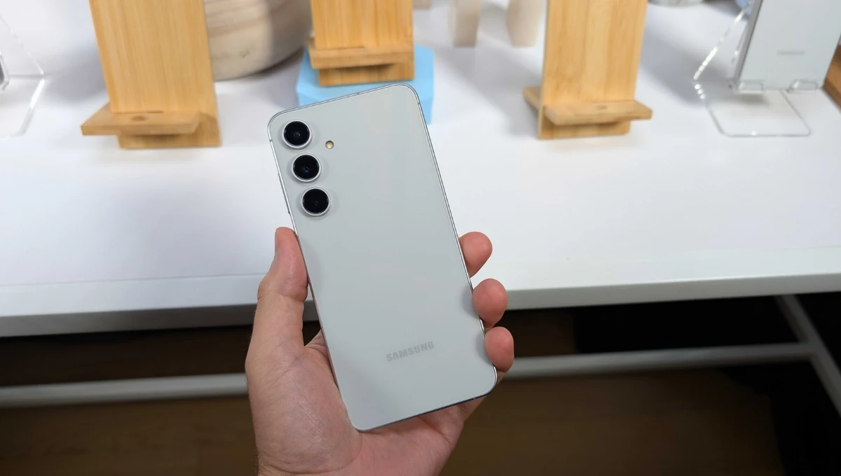 Samsung Galaxy S25 FE Review 2025: Features, Performance, Camera, Battery, Price Details