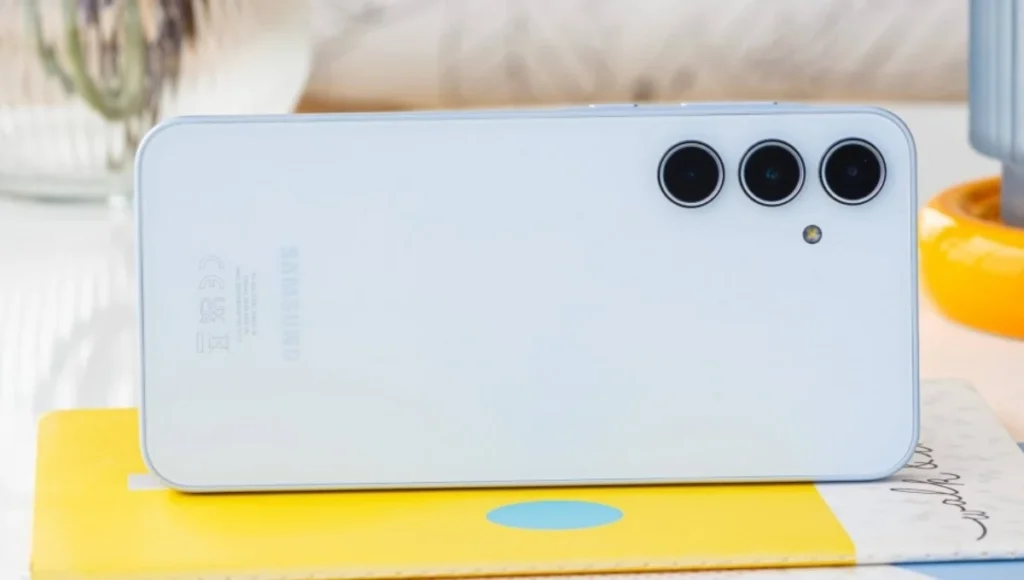 Samsung Galaxy Wide 8 One UI 8 Update: Stable Rollout, Features, and Global M16 Release
