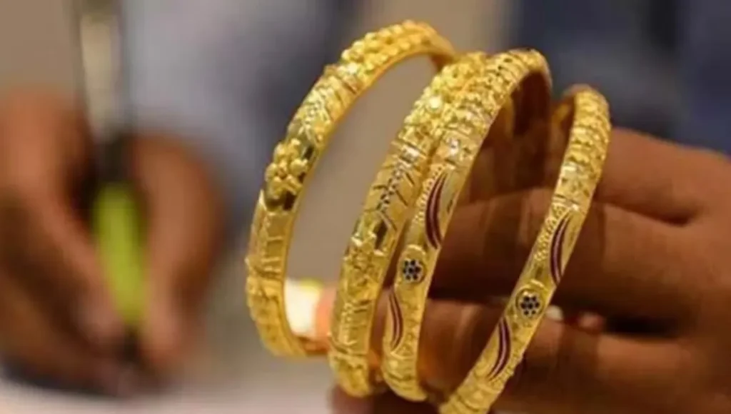 Gold Price Today: Dhanteras Brings Record Rise in Gold Rates, Silver Prices Fall in Delhi Market